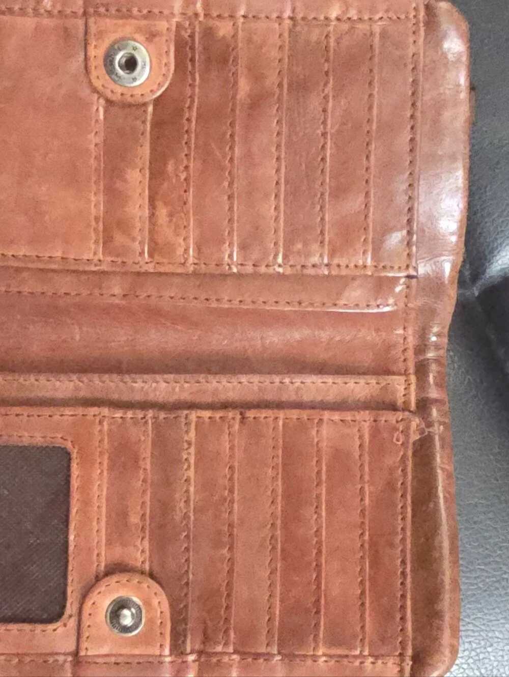 Vintage-Style Brown Leather Zip Wallet -